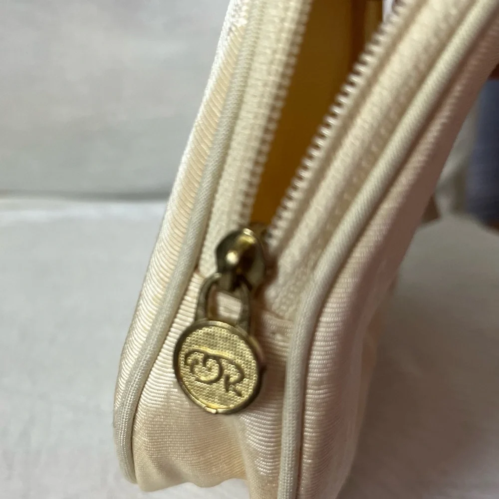 Oscar de la Renta. Cosmetic‎ Accessories Women’s